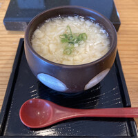 いわ志 本店 - 筍の茶碗蒸し（中には梅とお餅が入っています）