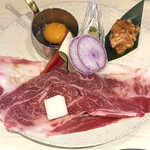 Honchou Yakiniku Datenari - 参鶏湯風スープと牛切り落としランチ（薄切り肉の下にカルビ肉が隠れています♪）