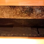 天寿し - カウンターの下は手を洗うための水が出ています