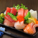 Assorted seasonal fresh fish sashimi (1 serving)
