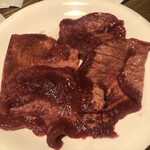 十日市場本格塩ホルモン焼肉炭備 - 仙台名物牛タン880円