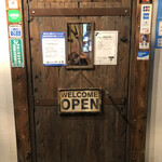 十日市場本格塩ホルモン焼肉炭備 - 誰だ？手で♡作ってるのは！