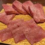炭火焼肉 ふちおか - 厚切りタン
                                薄切りタン