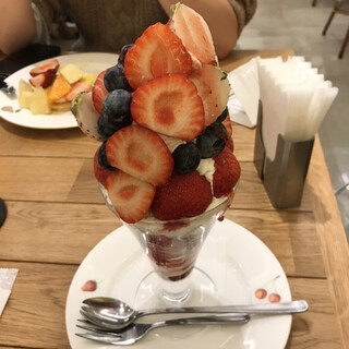 東京で魅惑のいちごスイーツ！訪れたい都内の人気店16選 [食べログまとめ]