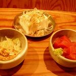 Edomura - ランチの有料惣菜・冷奴、納豆、マグロぶつ／計・300円