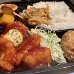 森のハンバーグ工房 ゆみさんち - 【おまけ】直売所で販売されている ゆみさんちのお弁当(これはチキン南蛮弁当)