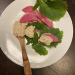 Kokopelli - 紅芯大根と、デカイルッコラは友達の下僕さんが作ったの、ア‼️ダンナやった！(◎_◎;)