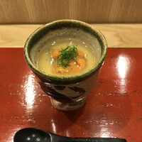三宅輝 - お試しコース１２１００円。雲丹茶碗蒸し。茶碗蒸し地の雲丹感はありませんが、雑味０の雲丹がたっぷり乗っています。才巻海老もたっぷりで、とーっても美味しかったです（╹◡╹）（╹◡╹）