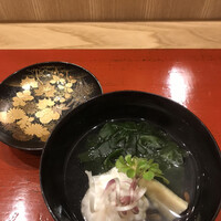 三宅輝 - お試しコース１２１００円。帆立真薯の椀。筍、若芽は良さがあまり感じられず。。。お出汁と真薯は、とーっても美味しかったです（╹◡╹）（╹◡╹）