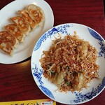 Bamiyan - 大粒牡蠣のピリ辛焼そば~スパイスチップ添え~と本格焼餃子☆期間限定