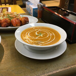 SURYA - チキンカレーの４辛は甘すぎる
辛くないって意味じゃなくて
甘味の甘さがごはんとアワナイ
スパイスの辛さも無い…