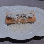 ShinoiS - スペシャリティの鱶鰭の春巻　キャビアとコンテージチーズのせです。