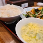 中華料理 豊楽園 - ご飯＆スープです。