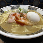 すごい煮干ラーメン 野毛 すし 釣りきん - 凄い煮干しラーメン（横から）