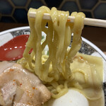 すごい煮干ラーメン 野毛 すし 釣りきん - 麺