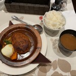 キッチン トーキョー - 温泉卵添﻿
            煮込みハンバーグ定食 1180円