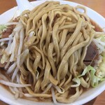 麺屋豚道場ぶた壱 - おぉぉぉーーーー
                                
                                麺が以前よりかなりのバキボキ！！！
                                
                                天地返しが重い・・・
                                
                                ココから一気に麺を啜りあげて飲みます！！！
                                
                                
                                