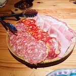 Trattoria Cicci Fantastico - イタリア産、生ハムとサラミの盛り合わせ