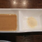 グリルキング - 左 醤油ベース ニンニクが効いてます  右 塩