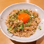 焼き鳥 峠 - ⚫鶏そぼろご飯　卵黄のコクが堪らない