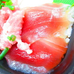 海っと丼丸 - どんまる丼　５４０円（税込）の鮪のアップ【２０２１年２月】