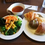 フォルクス - 「フォルクスハンバーグランチ」サラダバー・スープバー・ブレッドバー