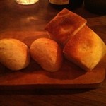 クオーレ・フォルテ - フォカッチャと全粒粉のパン