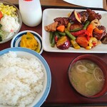 山田うどん - 彩り野菜と若鳥の甘酢炒め