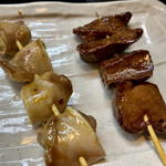 Yakitori Otafuku - 左:コリコリ@120円(税抜)、右:レバー@120円(税抜)