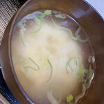 焼肉処 まるます家 - お味噌汁♬
      塩っぱくなくて美味♡