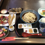 元祖 田丸屋 - おろし六味うどん、赤城牛のローストビーフサラダ、舞茸の天ぷら、たまる漬け