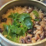 伊豫水軍 - 蛸釜飯アップ三つ葉の香りと炊き立ての蛸飯の香りが最高に食欲をそそる