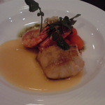 私のメインディッシュです。お魚もエビもこのお値段ならＧＯＯＤです。