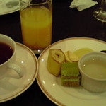 三井ガーデンホテル熊本 - デザートです。スープは一種類、他の食材も全体的に選べる種類は少なめだったようですが、食べれる量を考えると十分なビッフェでした。