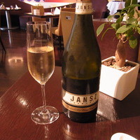 Wattle Tokyo - NV TASMANIA Premium Non Vintage Cuvee JANZ