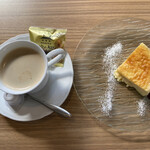 Panari Ke-Ki Ando Kafe - ブレンドコーヒーと半熟とろりんチーズケーキです