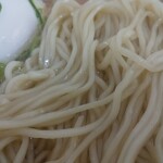 町田汁場 しおらーめん進化 本店 - 麺はニュルニュルの中細麺でした♪