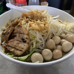 自家製ラーメン麺屋 ラッキー - 料理写真:味玉ラーメン、麺大盛り、うずら、ニンニク多め、アブラ多め