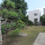 にしんそば本舗　八天庵 - 店横の駐車場【　２０１２年８月　】