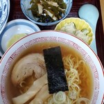 Ichina - 唐揚げ定食+ミニラーメン の右側