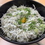 壇之浦パーキングエリアレストラン - 数量限定！釜揚げしらす丼(しらす増量) 820円