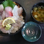 魚がし食堂はま蔵 - 地魚丼