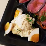 Agora sapporo - 影山さんの北あかりと燻製卵のポテサラ①