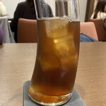 kitchen俊貴 - 烏龍茶。面白い形のグラスです