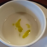 cenci - キャビアの下に蕪のスープ。とてつもなく優しい味わい。