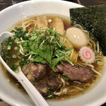 Ramentakanoha - 醤油らーめん+味玉　牛骨スープです。チャーシューも牛肉です。相変わらず旨いです。