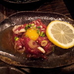 もつしげ - 桜ユッケ