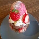 菓子屋 chill - イチゴパフェ