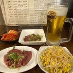Yakiyaki - キムチ　レバー　ハツもやしナムル　生ビール