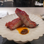 蓮心 - 窯焼き焼豚、ピリ辛の味噌ダレと共に